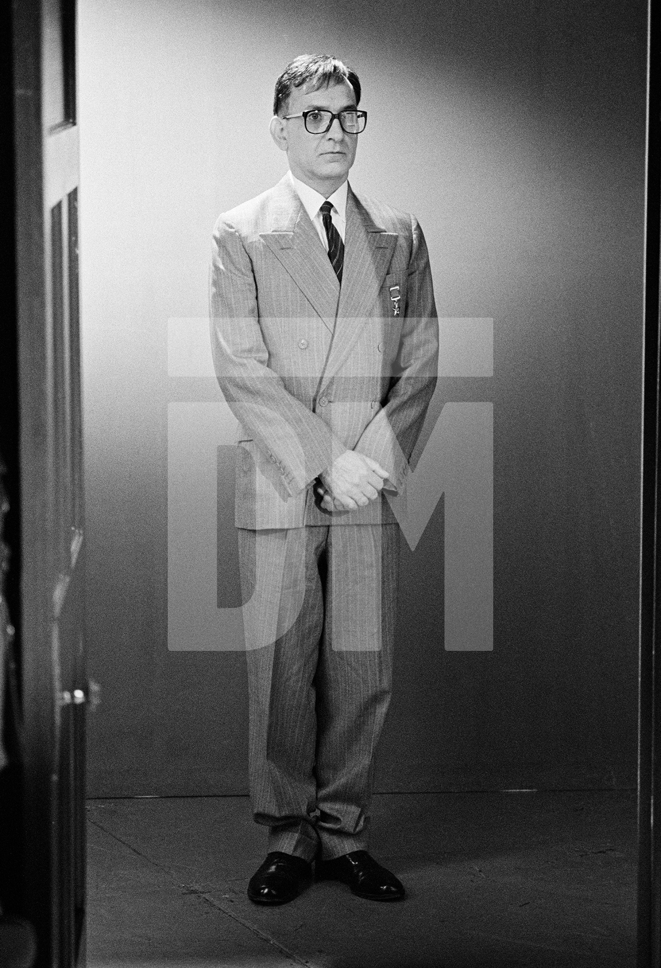 Ben Kingsley [Dmitri Shostakovich]. Location: Alhambra Theatre, Bradford.  February 1987 by Daniel Meadows